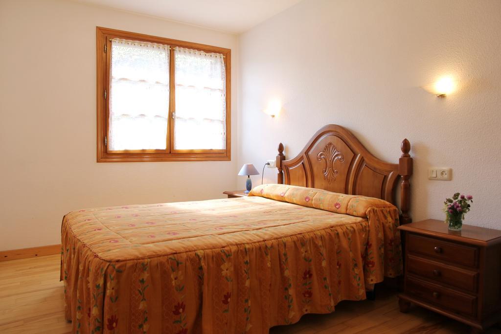 Apartamentos Los Tilos Benasque Chambre photo