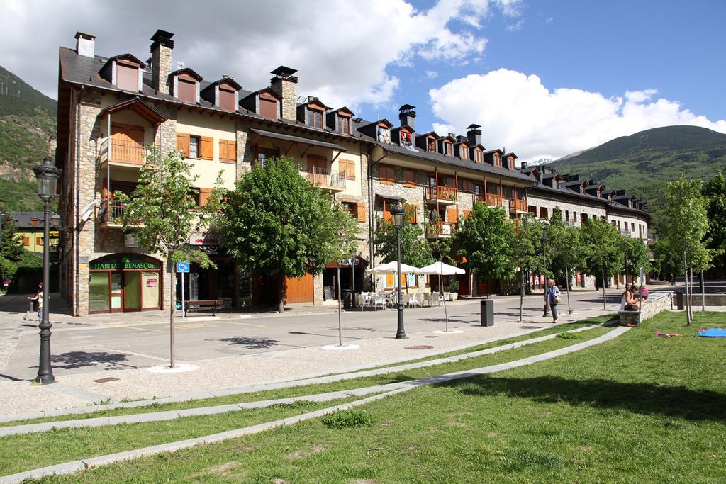 Apartamentos Los Tilos Benasque Chambre photo